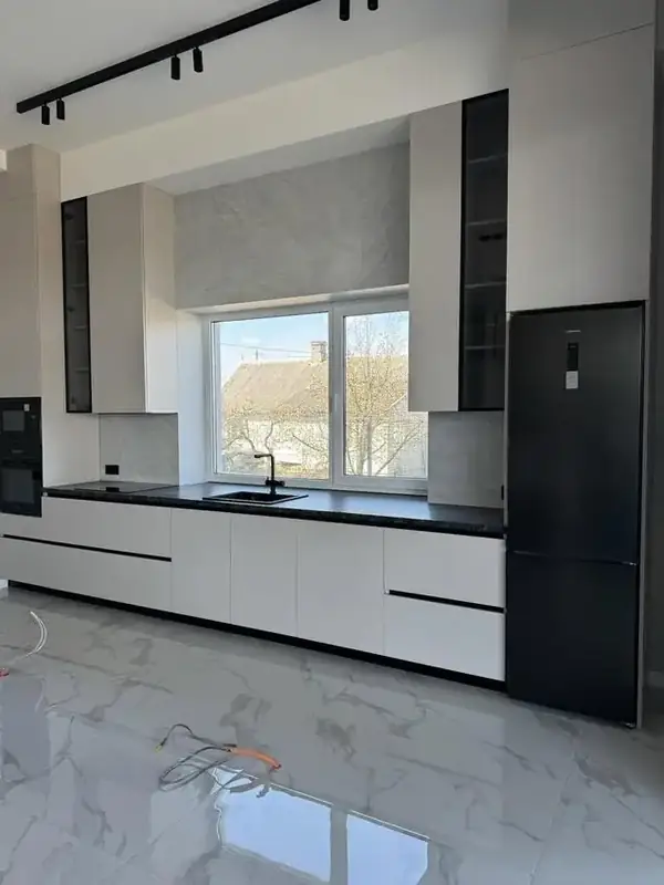 Cuisine minimaliste marbre — Neuilly-sur-Seine