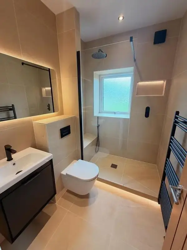 SDB minimaliste travertin — Boulogne-Billancourt